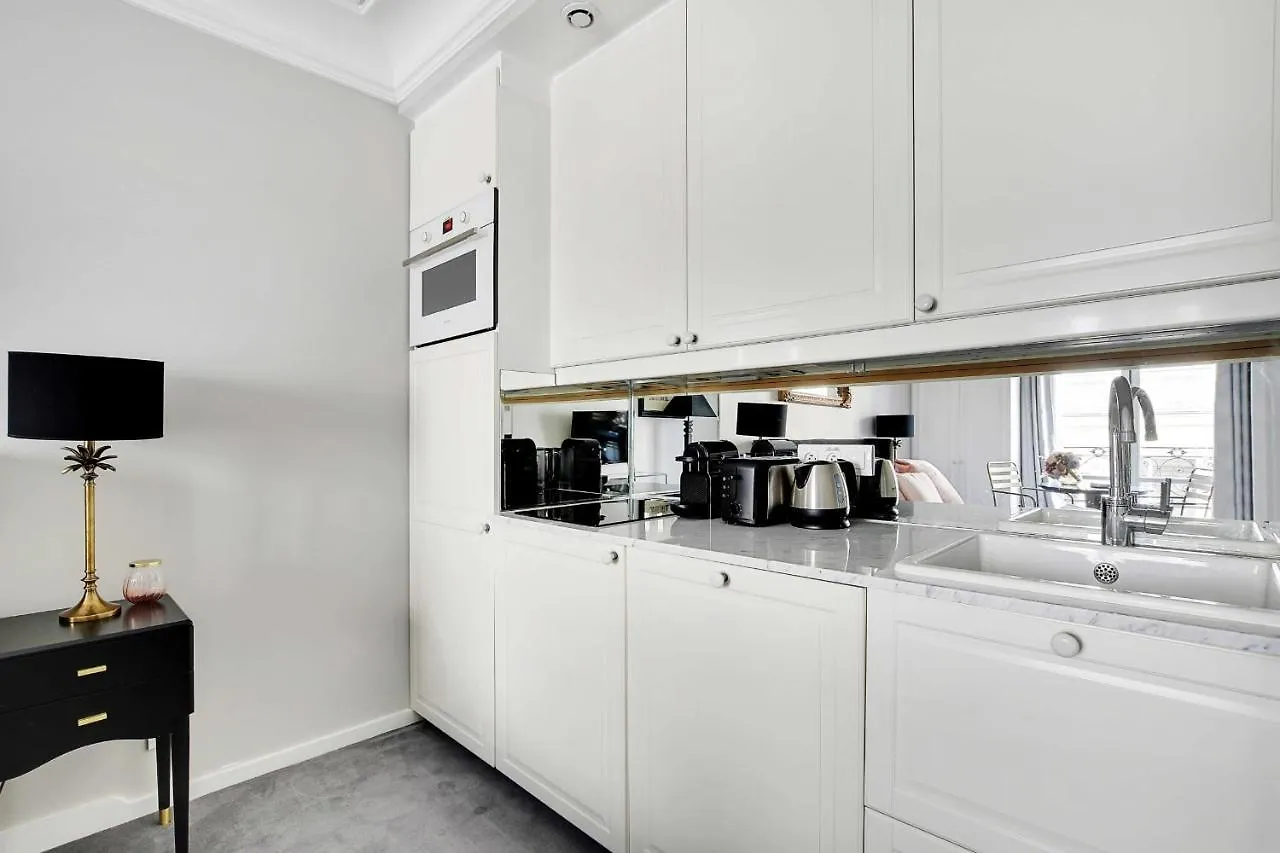 Magnificent 2P Studio - Louvre Museum Tuileries Apartment Paris France