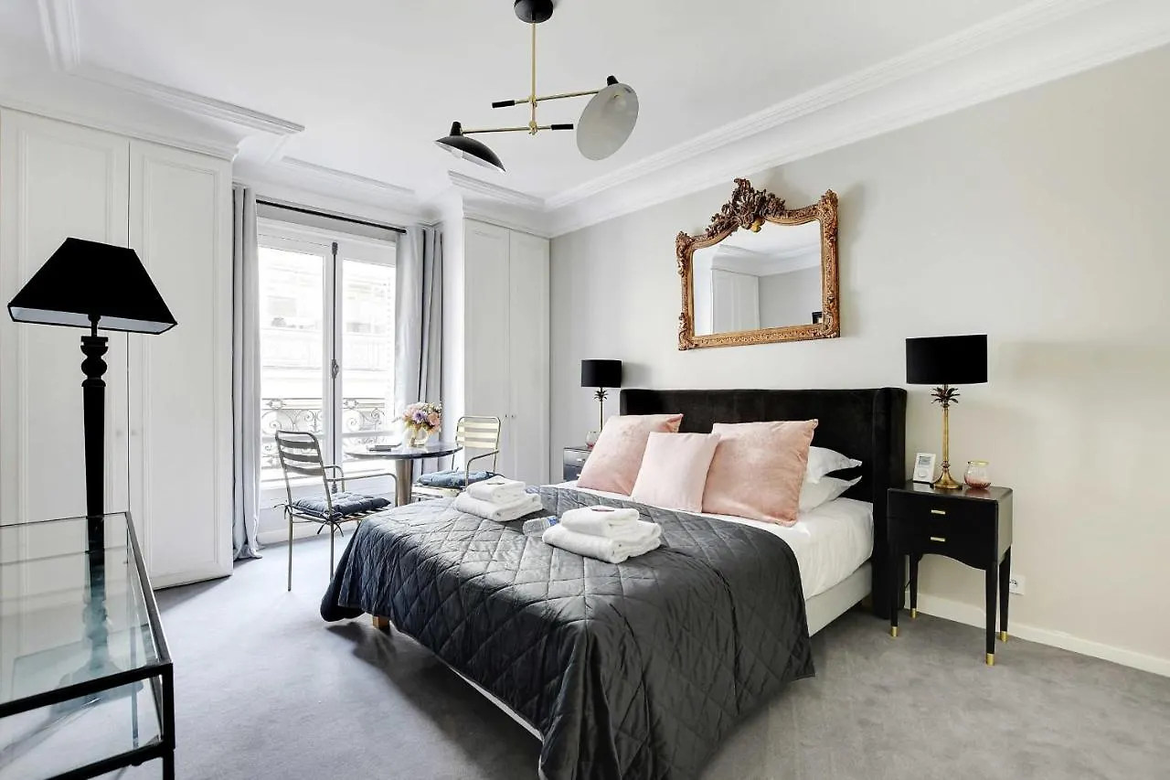 Magnificent 2P Studio - Louvre Museum Tuileries Apartment Paris 0*,  France