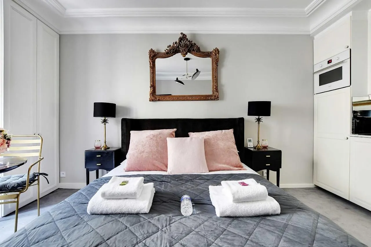 Magnificent 2P Studio - Louvre Museum Tuileries Apartment Paris France